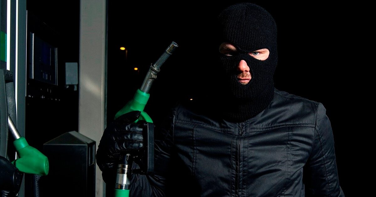 4 начина да се предпазите от кражба на гориво от камион или друг служебен автомобил