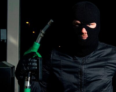 4 начина да се предпазите от кражба на гориво от камион или друг служебен автомобил